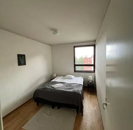 Kotimaailma - Kaksio Tikkurilan Palveluiden Laehistoellae شقة *